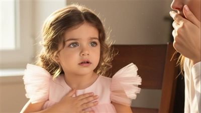 بينما كان زوجي مسافرًا خارج البلاد، اقتربت مني الطفلة وهي ترتجف