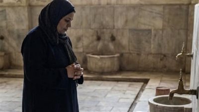 دخلت اغسل بنت لقيت بطنها بتكبر