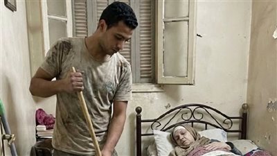 قبلتُ تنظيف بيت عجوز مقابل 200 بيزو… لكن بعد وفاتها فتحتُ رسالتها فكانت المفاجأة التي غيّرت حياتي!