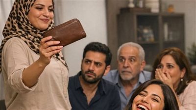 عشـاء عـائلي متوتـر.. بقلم منــال عـلـي