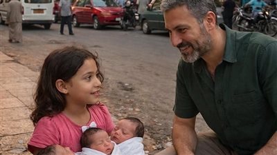 الطفلة التي أنقذت التوائم… فاكتشفت أنها لم تكن غريبة عنهم أبدًا!